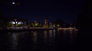 gece saat Zürih şehir tren istasyonu nehir panorama 4k İsviçre