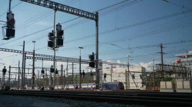 gün Zürih şehir tren istasyonu endüstriyel yaz Panoraması 4k İsviçre