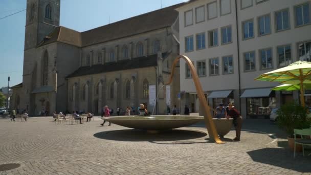 Zurich Día Soleado Centro Ciudad Fuente Plaza Cámara Lenta Panorama — Vídeos de Stock