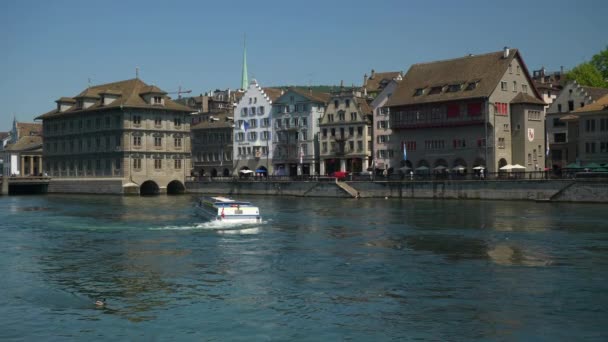 Zurich Ciudad Día Soleado Tráfico Fluvial Cámara Lenta Panorama Suiza — Vídeo de stock