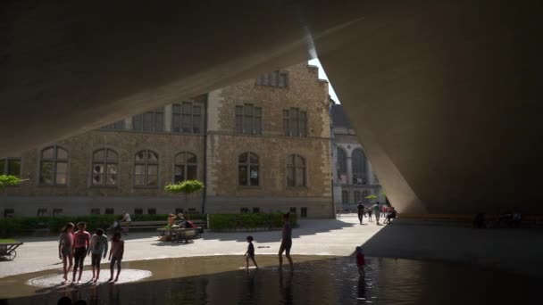 Svájc Zürich Város Nyári Nap Múzeum Szökőkút Háztáji Lassított Panoráma — Stock videók