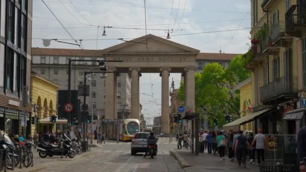 Μιλάνο Ιταλία Μαΐου 2018 Ημέρα Ώρα Μιλάνο Πόλη Κυκλοφορίας Δρόμο — Αρχείο Βίντεο