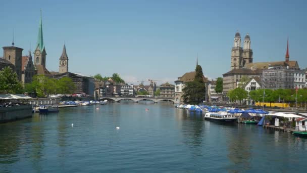 Solig Dag Zürich Stadsbilden Riverside Överbrygga Panorama Schweiz — Stockvideo