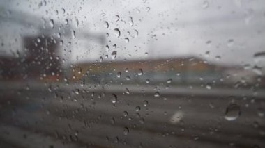 Gün içerisinde yan pencere pov panorama 4 k İtalya Tren