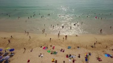 Phuket, Tayland - 15 Ocak 2018: Turist resort Beach phuket Adası. 4 k görüntüleri