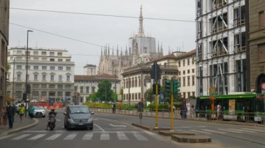 Milan, İtalya - 15 Mayıs 2018: gün zaman milan şehir trafik sokak ağır çekim panorama 4k yavaş hareket 15 Mayıs 2018 yaklaşık milan, İtalya.