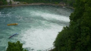 yaz günü ünlü reinfall şelale feribot yolculuğu panorama 4k İsviçre