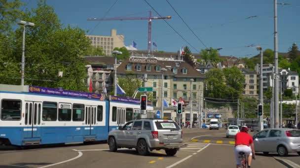 Zürich város utcája naplementekor — Stock videók