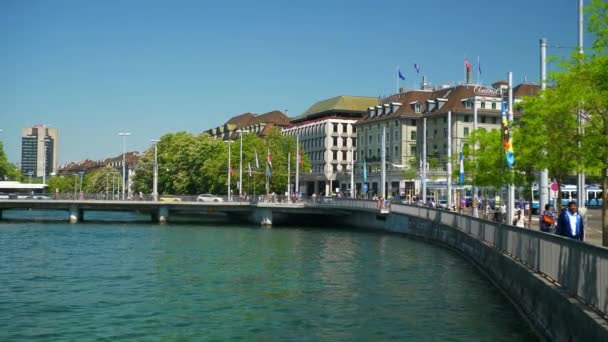 Dagtijd Zurich Stad Centrum Langs Rivier Brug Slow Motion Panorama — Stockvideo