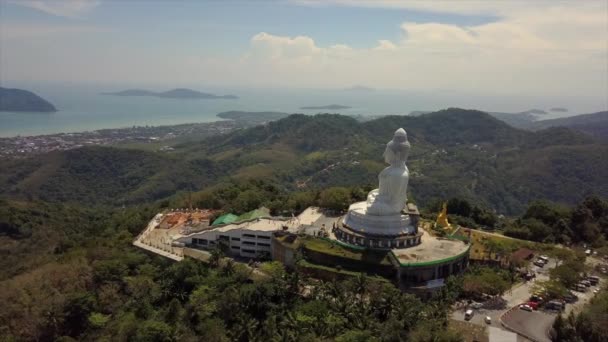 Napsütéses Napon Sziget Híres Nagy Buddha Emlékmű Légi Panoráma Thaiföld — Stock videók