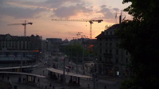 Svájc Napnyugtakor Zürich Város Központi Vonat Állomás Forgalmi Tér Panoráma — Stock videók