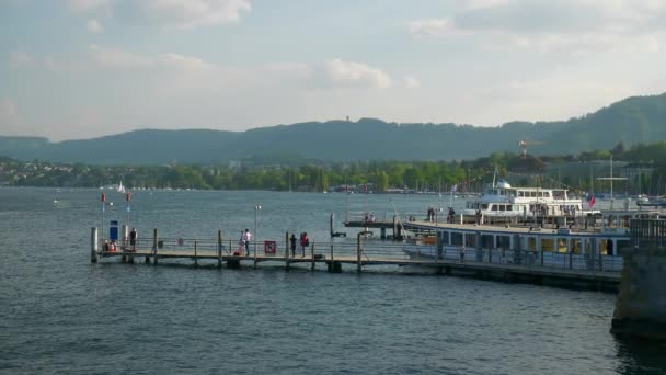 Dagtijd Zurich Stad Lake Ferry Station Slowmotion Panorama Zwitserland — Stockvideo