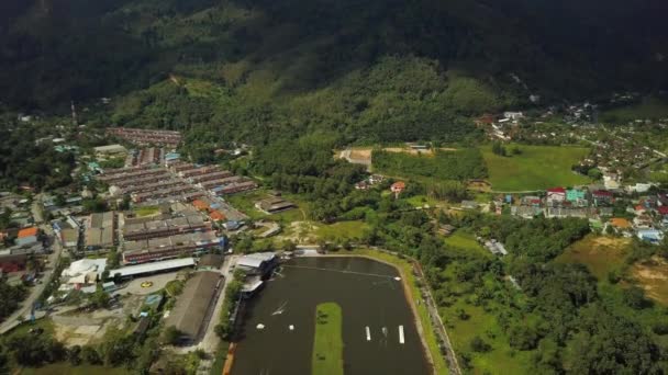 Słoneczny Dzień Wyspa Phuket Dachy Miasta Lotnicze Tajlandia Panorama — Wideo stockowe