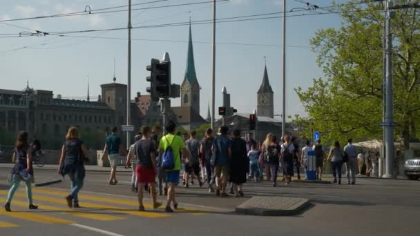 Día Soleado Zurich Lakeside Traffic Street Crowded Crosswalk Slow Motion — Vídeos de Stock