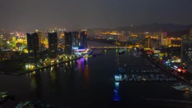 gece zaman ünlü sanya defne cityscape hava panorama 4 k timelapse Çin aydınlatılmış