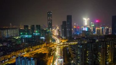 Gece saat aydınlatma shenzhen şehir merkezinde trafik sokak Kavşak üstten görünüm 4k timelapse Çin