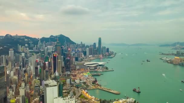 2018年10月5日 晴天著名的城市景观市区交通海港空中时光全景4K 大约2018年10月5日香港 — 图库视频影像