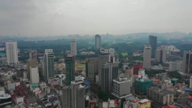 Kuala Lumpur, Malezya - 25 Eylül 2018: Gündüz vakti kuala lumpur şehir merkezi havacılık panorama 4k circa 25 Eylül 2018 kuala lumpur, malezya.