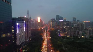 Gece saat aydınlatma shenzhen şehir merkezinde trafik sokak Kavşak üstten görünüm 4k Çin