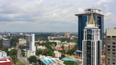 Bangalore, Hindistan - 15 Eylül 2018: Gün zaman bangalore cityscape downtown hava panorama 4k 15 Eylül 2018 yaklaşık bangalore, Hindistan.