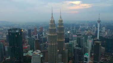 kuala lumpur Klcc park balina gölet şehir Panoraması 4 k zaman sukut malaisia