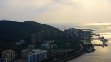 günbatımı zamanı ünlü sanya defne cityscape hava panorama 4k Çin