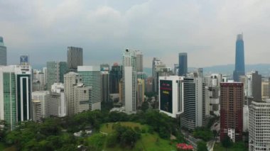 Kuala Lumpur, Malezya - 25 Eylül 2018: Gündüz vakti kuala lumpur şehir merkezi havacılık panorama 4k circa 25 Eylül 2018 kuala lumpur, malezya.