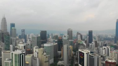Kuala Lumpur, Malezya - 25 Eylül 2018: Gündüz vakti kuala lumpur şehir merkezi havacılık panorama 4k circa 25 Eylül 2018 kuala lumpur, malezya.