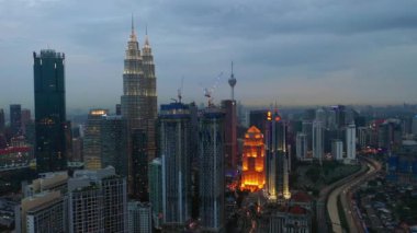 kuala lumpur Klcc park balina gölet şehir Panoraması 4 k zaman sukut malaisia