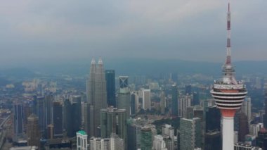 Kuala Lumpur, Malezya - 25 Eylül 2018: Gündüz vakti kuala lumpur şehir merkezi havacılık panorama 4k circa 25 Eylül 2018 kuala lumpur, malezya.