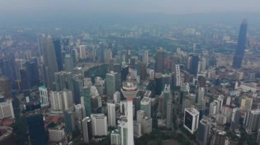 Kuala Lumpur, Malezya - 25 Eylül 2018: Gündüz vakti kuala lumpur şehir merkezi havacılık panorama 4k circa 25 Eylül 2018 kuala lumpur, malezya.