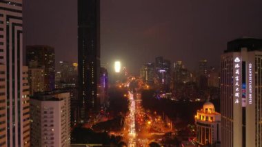 Gece saat aydınlatma shenzhen şehir merkezinde trafik sokak Kavşak üstten görünüm 4k Çin