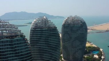 Sanya, Hainan - 30 Eylül 2018: Sanya ünlü Adası binalar hava panorama 4k 30 Eylül 2018 yaklaşık sanya, hainan, Çin. 