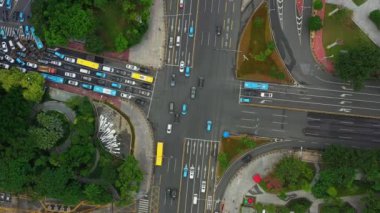 Gün saat aydınlatma shenzhen şehir merkezinde trafik sokak Kavşak üstten görünüm 4k Çin