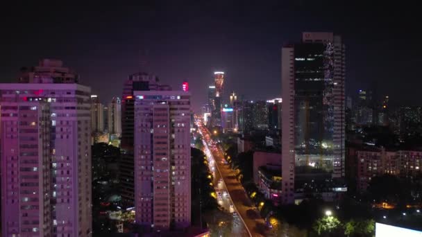 夜间照明深圳市区交通街道十字路口顶景观4K — 图库视频影像