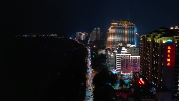 Iluminação Noturna Sanya Cityscape Tráfego Rua Aérea Panorama China — Vídeo de Stock