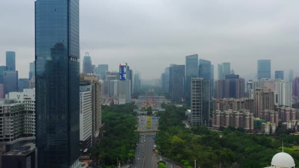 白天照明深圳市区交通街道十字路口顶景4K — 图库视频影像