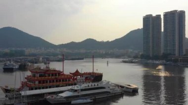 günbatımı zamanı ünlü sanya defne cityscape hava panorama 4k Çin