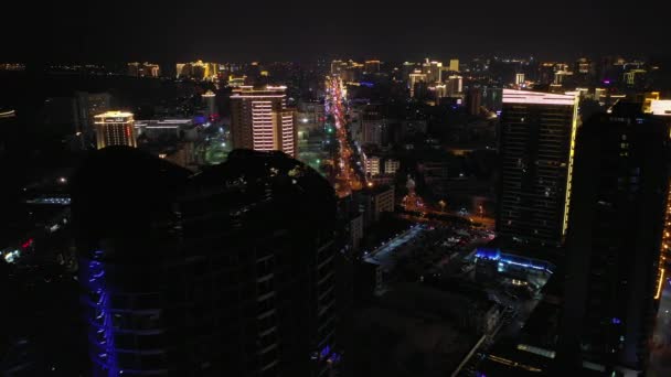 Nacht Verlichting Sanya Stadsgezicht Verkeer Straat Luchtfoto Panorama China — Stockvideo