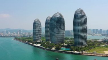 günbatımı zamanı ünlü sanya defne cityscape hava panorama 4k Çin