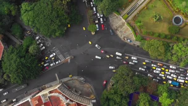 Bangalore Stadt Verkehr Park Straße Kreuzung Antenne Oben Nach Unten — Stockvideo