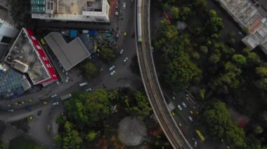Bangalore şehir trafik park sokak kavşak hava topdown panorama 4k Hindistan