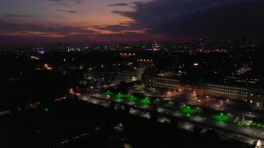 gün batımı gece ışıklı bangalore şehir ünlü saray kare hava panorama 4k Hindistan