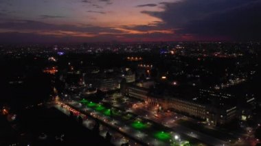 gün batımı gece ışıklı bangalore şehir ünlü Sarayı hava panorama 4k Hindistan