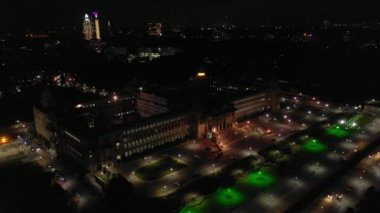 gece ışıklı bangalore şehir ünlü saray kare hava panorama 4k Hindistan