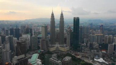 günbatımı gökyüzü kuala lumpur şehir merkezi anten panorama timelapse 4k Malezya