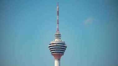 kuala lumpur güneşli gün şehir ünlü Kulesi top panorama 4k timelapse Malezya