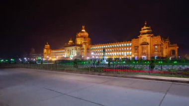 gece ışıklı bangalore şehir palace açık Rating sokak panorama 4 k timelapse Hindistan kare