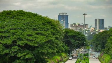 Bangalore şehir sokak trafik gündüz panorama 4 k timelapse Hindistan kare