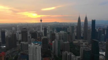 günbatımı gökyüzü kuala lumpur şehir merkezi anten panorama timelapse 4k Malezya